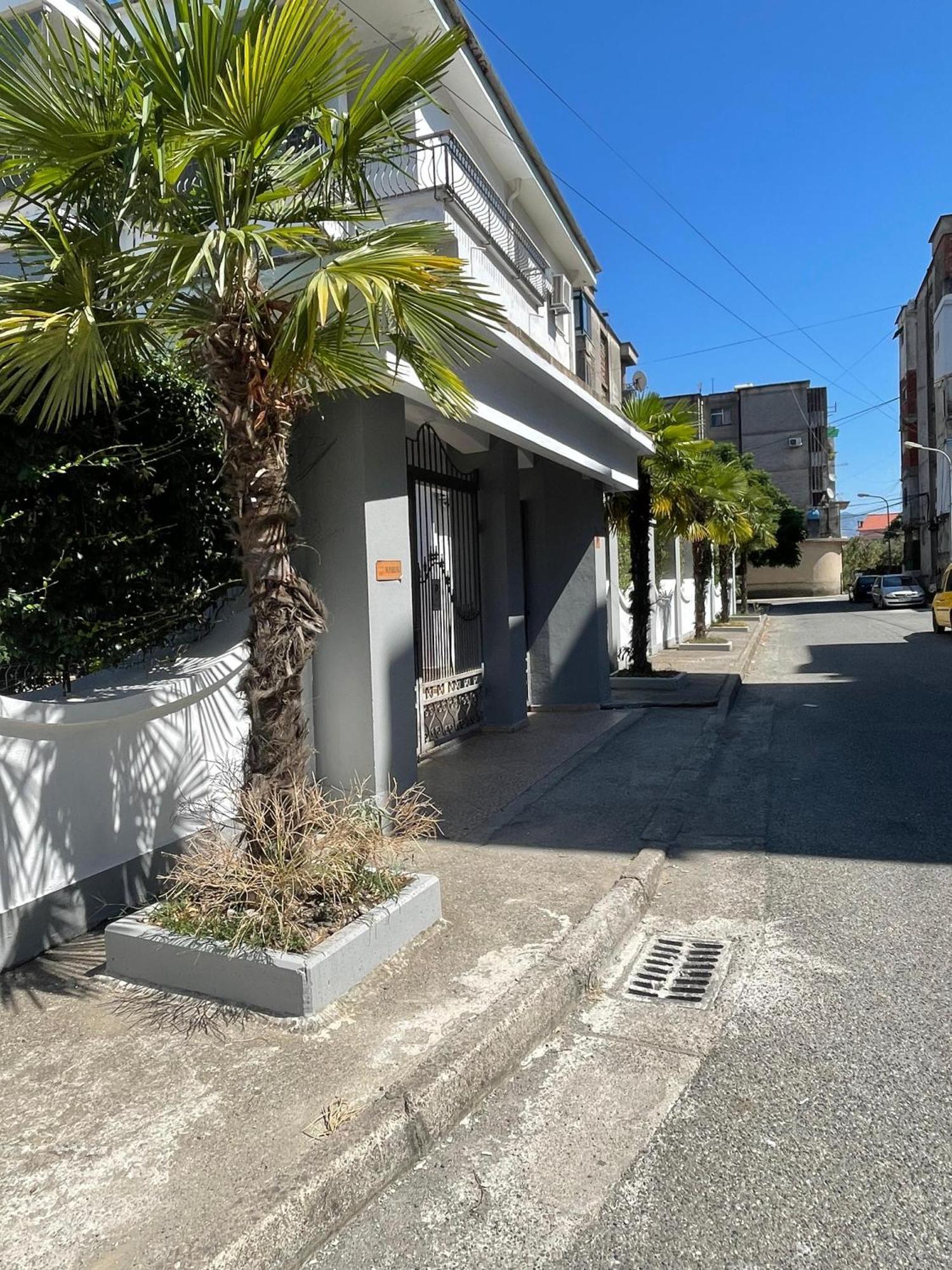 Las Palmas Guesthouse Shkodër Екстериор снимка