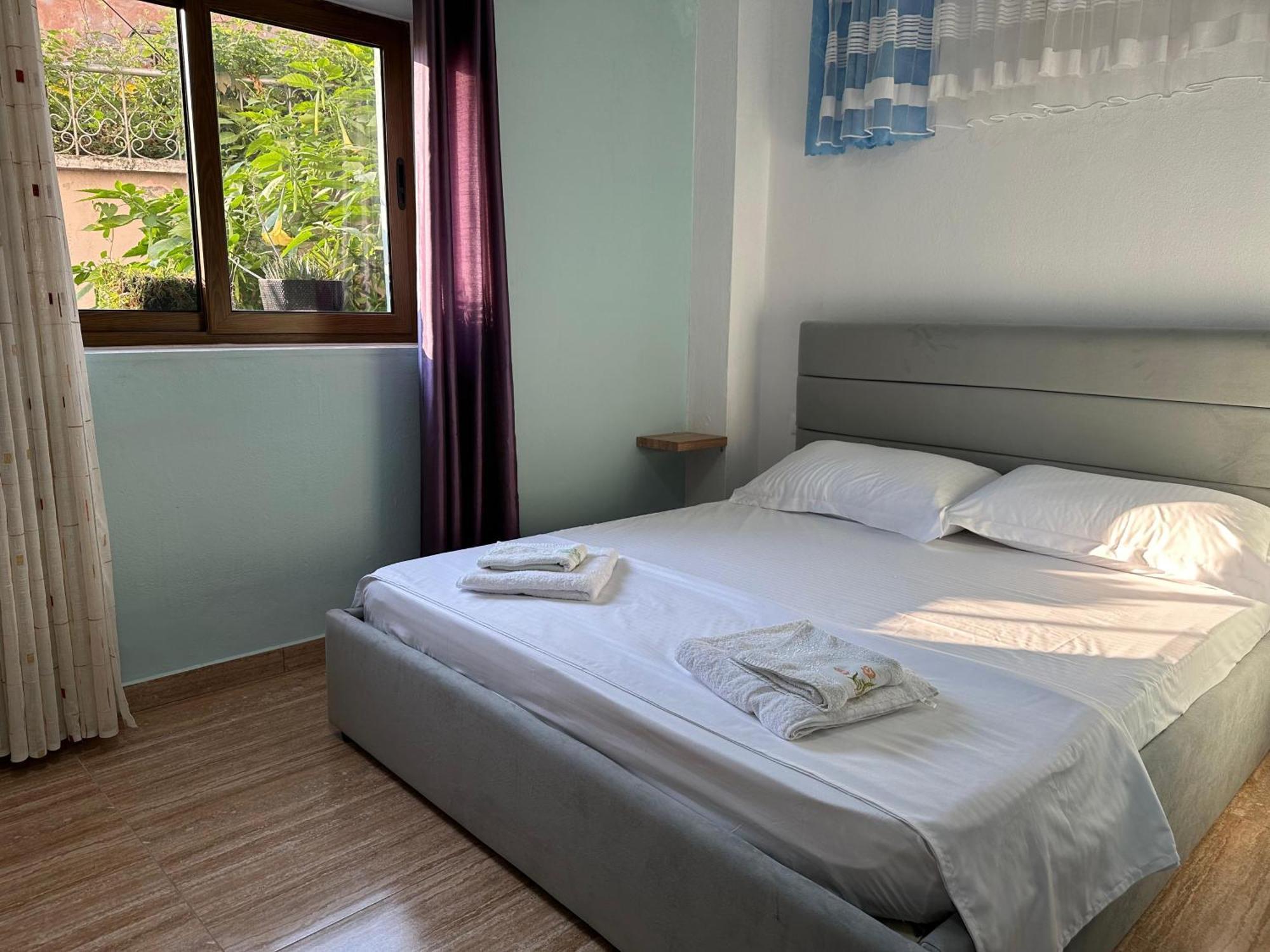 Las Palmas Guesthouse Shkodër Екстериор снимка