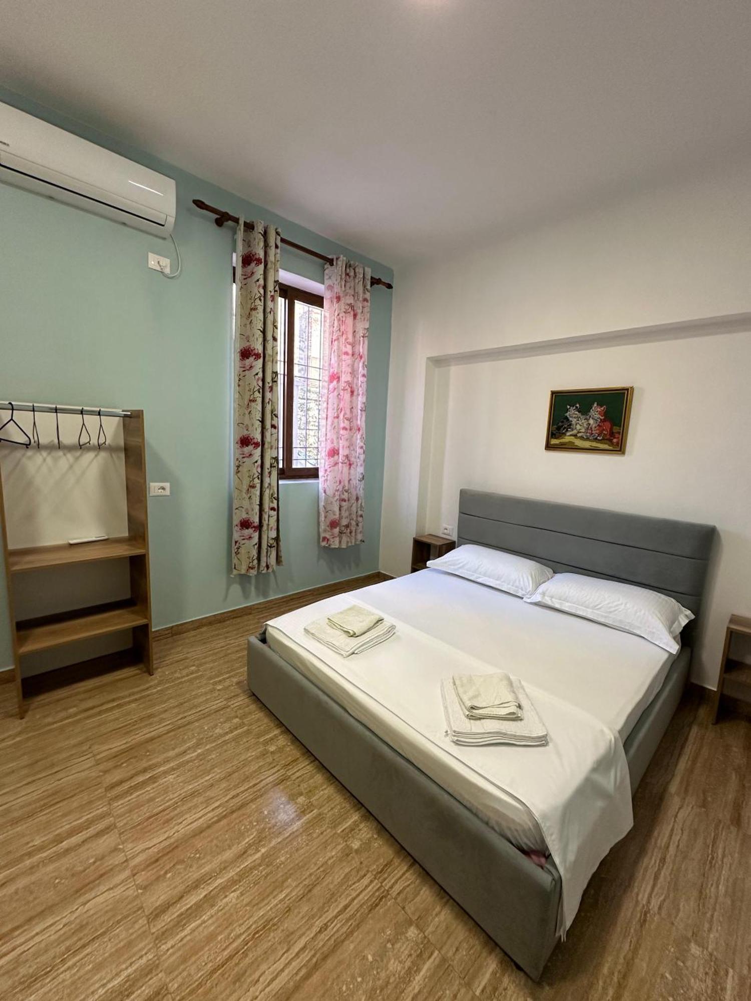 Las Palmas Guesthouse Shkodër Екстериор снимка